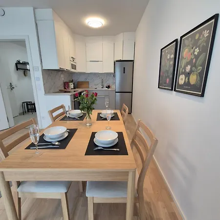 Vu - Brand New 2-bedroom - Near Karlin Praga