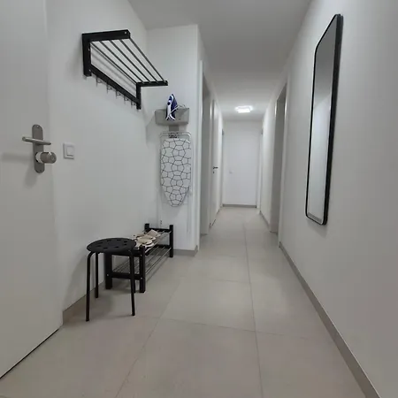 Vu - Brand New 2-bedroom - Near Karlin * Praga