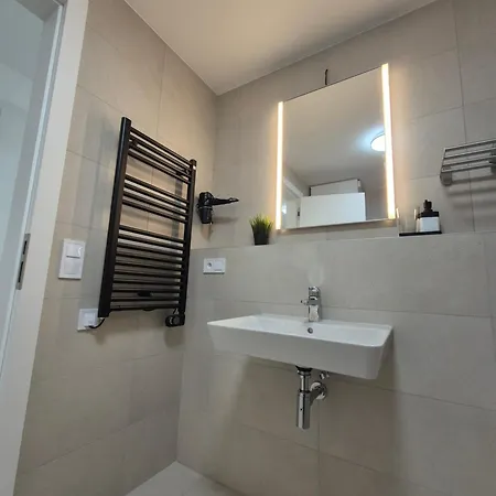 Vu - Brand New 2-bedroom - Near Karlin Appartamento Praga