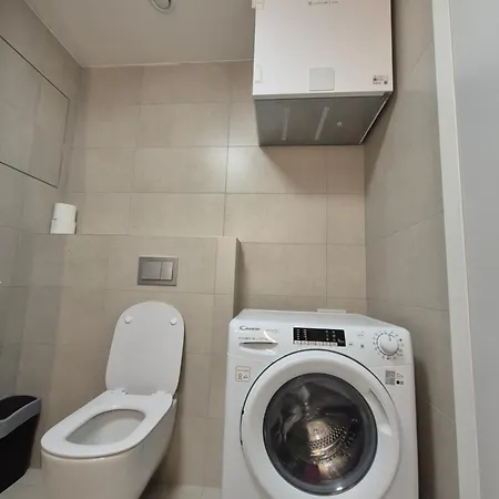Vu - Brand New 2-bedroom - Near Karlin