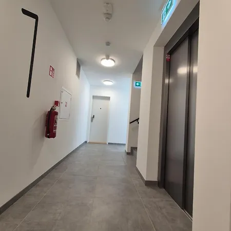 Vu - Brand New 2-bedroom - Near Karlin Appartamento
